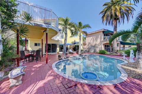 Casa en venta en Hollywood, Florida, 4 dormitorios, 248.61 m2 № 1094015 - foto 13