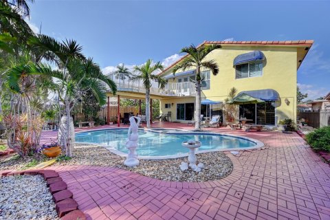 House in Hollywood, Florida 4 bedrooms, 248.61 sq.m. № 1094015 - photo 11