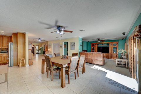 House in Hollywood, Florida 4 bedrooms, 248.61 sq.m. № 1094015 - photo 27