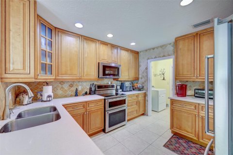 House in Hollywood, Florida 4 bedrooms, 248.61 sq.m. № 1094015 - photo 25