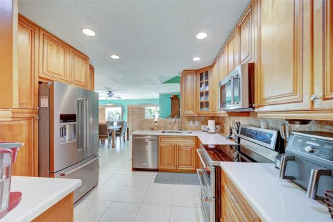 House in Hollywood, Florida 4 bedrooms, 248.61 sq.m. № 1094015 - photo 23