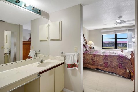 Condo in Punta Gorda, Florida, 2 bedrooms  № 988104 - photo 12