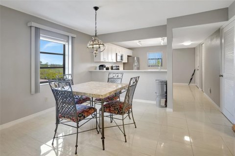 Copropriété à vendre à Punta Gorda, Floride: 2 chambres, 114.08 m2 № 988104 - photo 5