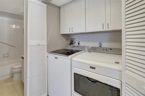 Condo in Punta Gorda, Florida, 2 bedrooms  № 988104 - photo 15