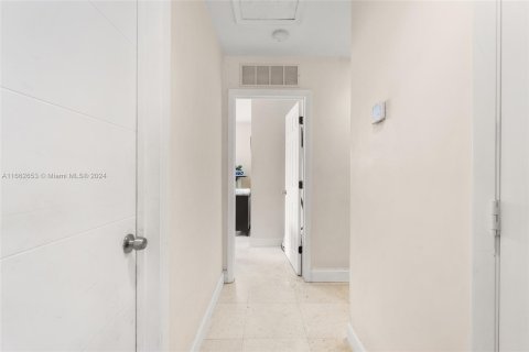 Immobilier commercial à vendre à Miami, Floride: 216.09 m2 № 1370939 - photo 20