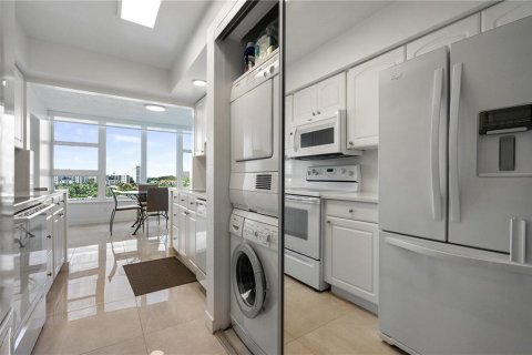 Condo in Lauderdale-by-the-Sea, Florida, 2 bedrooms  № 968098 - photo 24