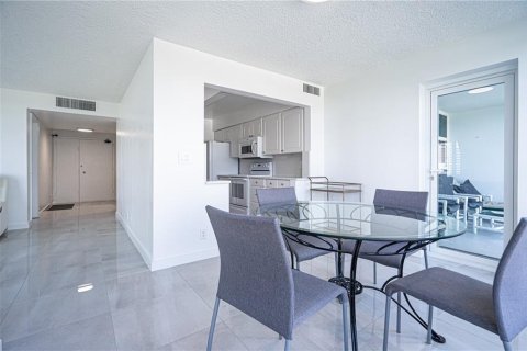 Condo in Lauderdale-by-the-Sea, Florida, 2 bedrooms  № 968098 - photo 26