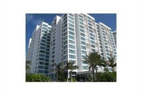 Condo in Lauderdale-by-the-Sea, Florida, 2 bedrooms  № 968098 - photo 4