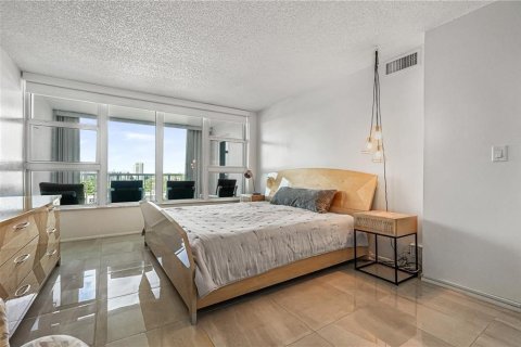 Condo in Lauderdale-by-the-Sea, Florida, 2 bedrooms  № 968098 - photo 20