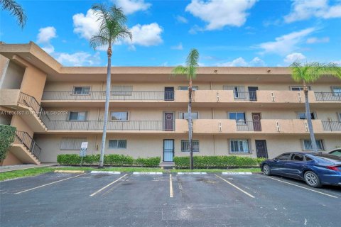 Condo in Miami, Florida, 2 bedrooms  № 1310931 - photo 23