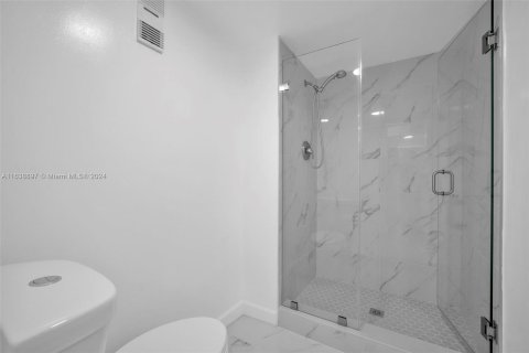 Condo in Miami, Florida, 2 bedrooms  № 1310931 - photo 15