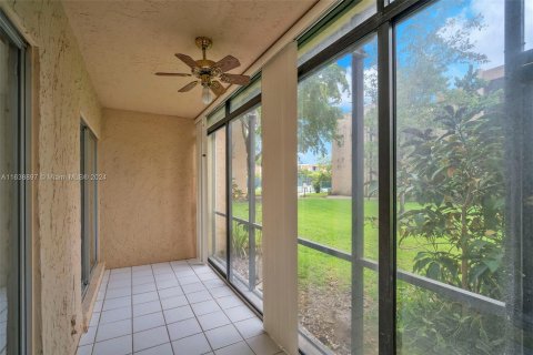 Condo in Miami, Florida, 2 bedrooms  № 1310931 - photo 21