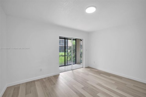 Condo in Miami, Florida, 2 bedrooms  № 1310931 - photo 13