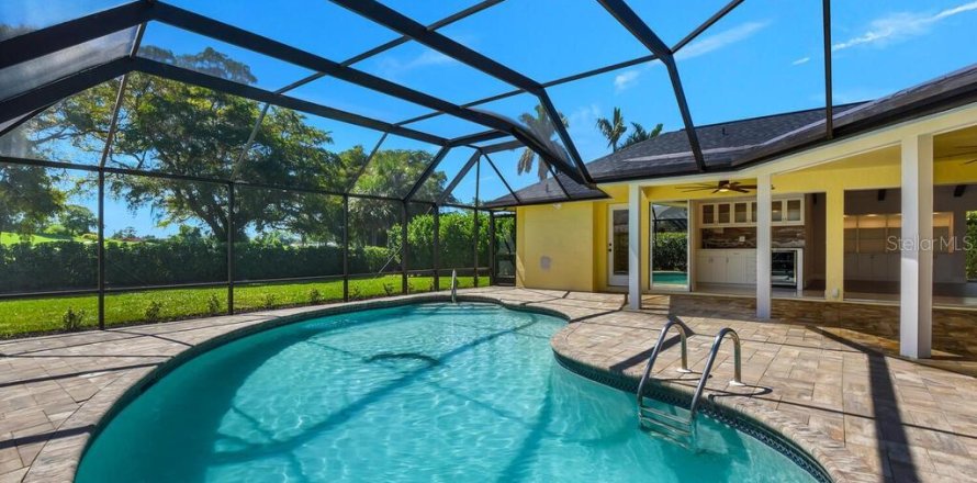 House in Naples, Florida 3 bedrooms, 241.64 sq.m. № 1105052