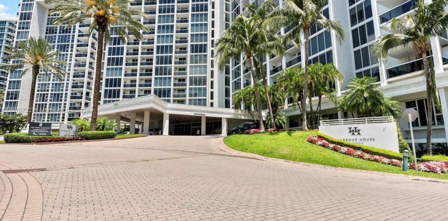 Condominio en Bal Harbour, Florida, 1 dormitorio  № 1132274