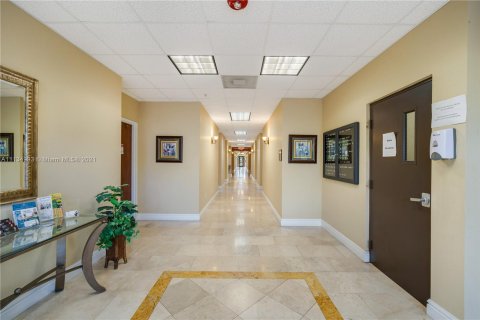 Commercial property in Miami, Florida № 4779 - photo 10