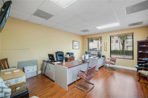 Commercial property in Miami, Florida № 4779 - photo 20