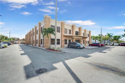 Купить коммерческую недвижимость в Майами, Флорида № 4779 - фото 3