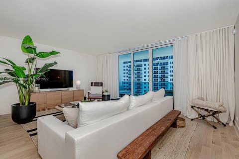 Copropriété à louer à Miami Beach, Floride: 2 chambres, 137.5 m2 № 64570 - photo 1