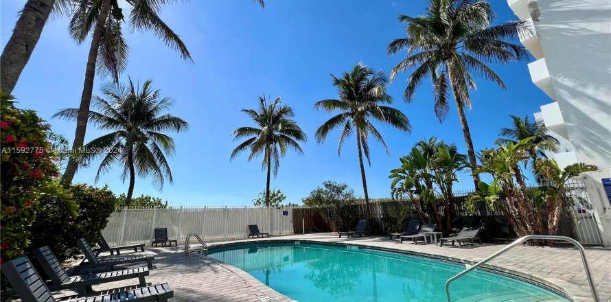 Condo in Miami Beach, Florida, 1 bedroom  № 1184520