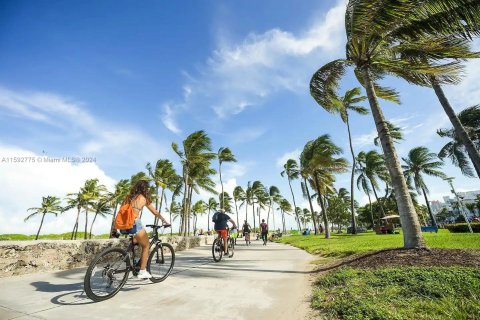 Condo in Miami Beach, Florida, 1 bedroom  № 1184520 - photo 4