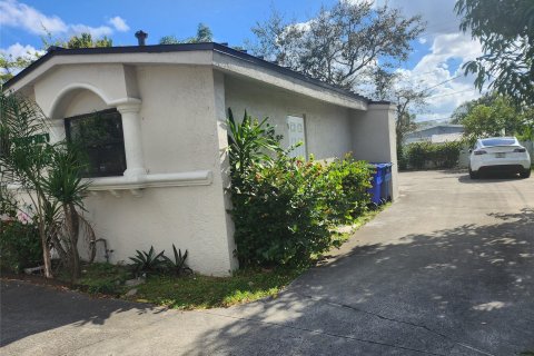 Propiedad comercial en venta en Hollywood, Florida № 976778 - foto 10