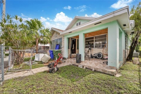 Terreno en venta en Miami, Florida № 1367535 - foto 2