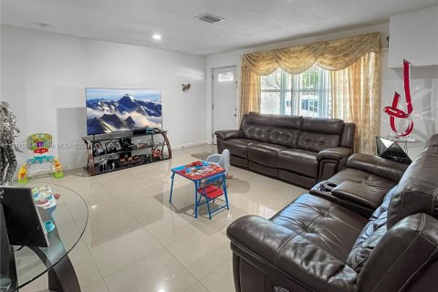 House in Fort Lauderdale, Florida 3 bedrooms, 124.95 sq.m. № 1293158 - photo 6