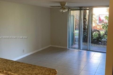 Condominio en alquiler en Plantation, Florida, 1 dormitorio, 68.19 m2 № 1364069 - foto 6