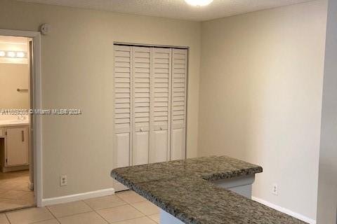 Condominio en alquiler en Plantation, Florida, 1 dormitorio, 68.19 m2 № 1364069 - foto 5