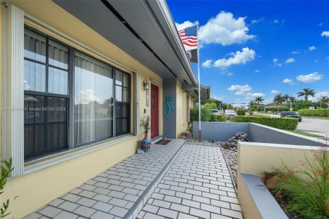 Villa ou maison à vendre à Miami, Floride: 3 chambres, 113.53 m2 № 1384139 - photo 2