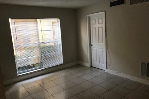 Condo in Tamarac, Florida, 3 bedrooms  № 1154704 - photo 10