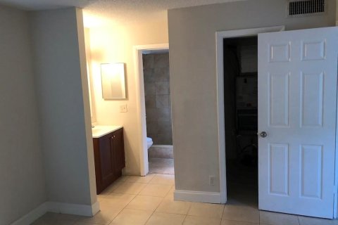 Copropriété à vendre à Tamarac, Floride: 3 chambres, 108.42 m2 № 1154704 - photo 2