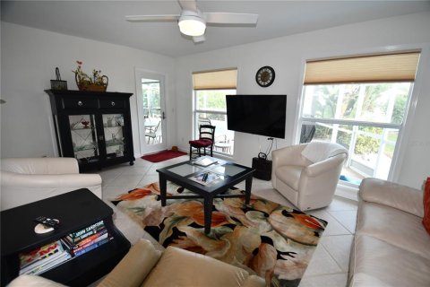 Apartamento en alquiler en Punta Gorda, Florida, 2 dormitorios, 102.19 m2 № 212870 - foto 19