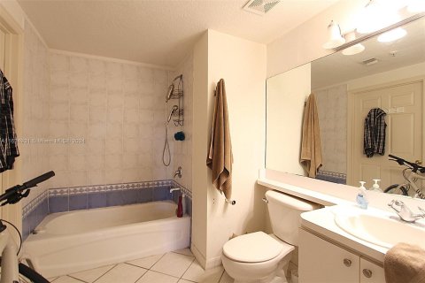 Condo in Miami, Florida, 2 bedrooms  № 1271694 - photo 12