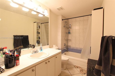 Condo in Miami, Florida, 2 bedrooms  № 1271694 - photo 8