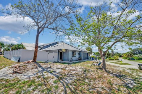 Villa ou maison à vendre à Jensen Beach, Floride: 4 chambres, 182.74 m2 № 1228602 - photo 5