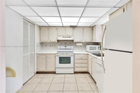 Copropriété à vendre à Pompano Beach, Floride: 3 chambres, 130.06 m2 № 1103960 - photo 11