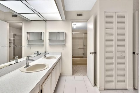 Copropriété à vendre à Pompano Beach, Floride: 3 chambres, 130.06 m2 № 1103960 - photo 16