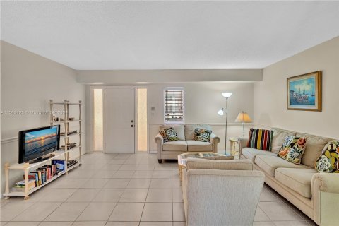 Copropriété à vendre à Pompano Beach, Floride: 3 chambres, 130.06 m2 № 1103960 - photo 6