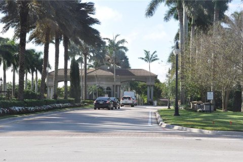 House in Weston, Florida 4 bedrooms, 230.03 sq.m. № 1120231 - photo 23