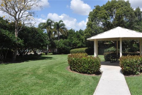 House in Weston, Florida 4 bedrooms, 230.03 sq.m. № 1120231 - photo 1