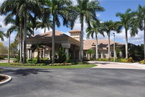 House in Weston, Florida 4 bedrooms, 230.03 sq.m. № 1120231 - photo 6