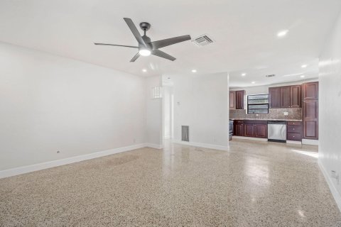 Villa ou maison à vendre à West Palm Beach, Floride: 2 chambres, 98.48 m2 № 1103523 - photo 19