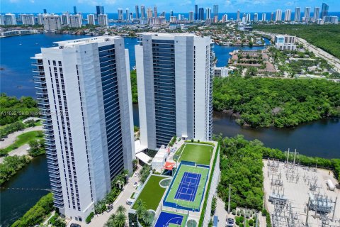 Copropriété à vendre à North Miami Beach, Floride: 2 chambres, 104.33 m2 № 1292784 - photo 3