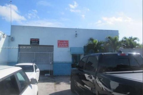 Commercial property in Fort Lauderdale, Florida № 1232750 - photo 1