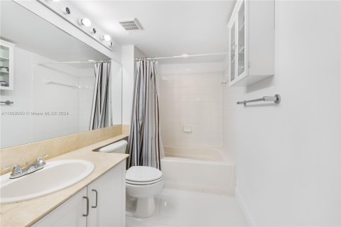 Condo in Miami, Florida, 1 bedroom  № 1232722 - photo 24