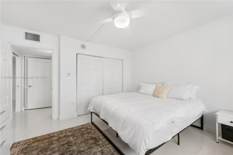 Condo in Miami, Florida, 1 bedroom  № 1232722 - photo 23