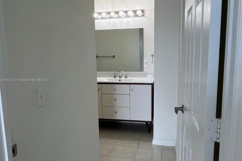 Condo in Miami, Florida, 2 bedrooms  № 1269899 - photo 7