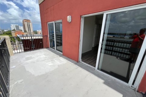 Condo in Miami, Florida, 2 bedrooms  № 1269899 - photo 16